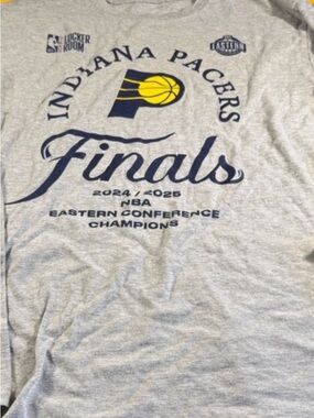 Fanatics Gray Tee with White Interior Logo